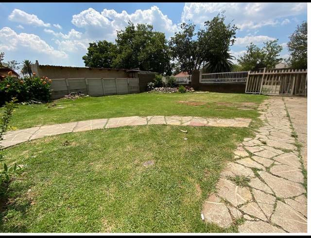 20 BEDROOM HOUSE FOR SALE IN VEREENIGING CENTRAL